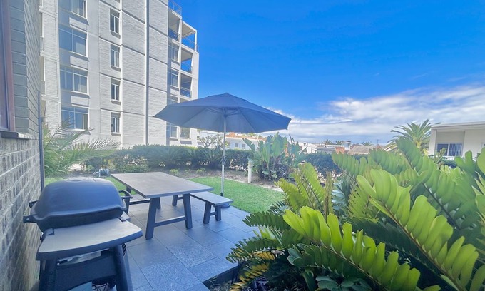 Cronulla Appartement | SEASIDE BLISS: 2BR APARTMENT W/ SPACIOUS PRIVATE BACKYARD IN HEART OF CRONULLA