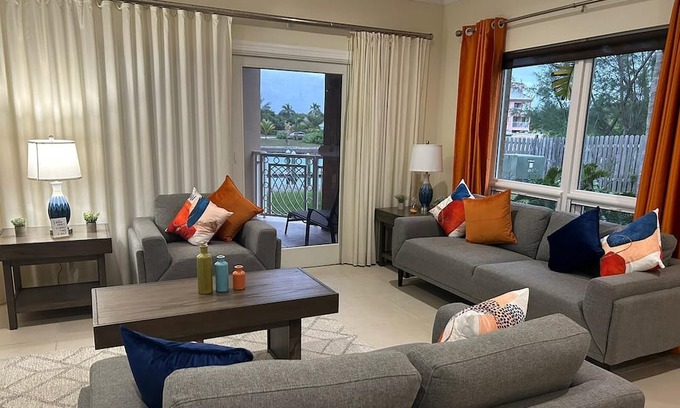 Bahamia West Copropriété | Canal Front Comfort - Dock Slip Available