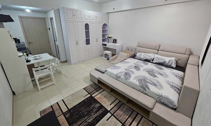 Marilao Copropriété | 5 minutes to SM Marilao! Family-size condo with Smart Tv for Netflix.