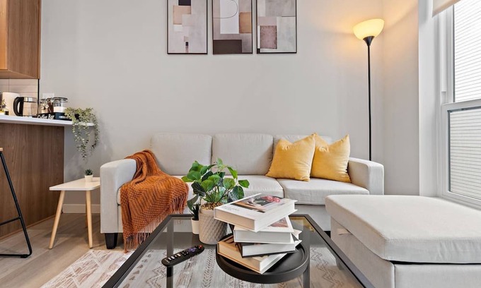St. Anthony West Appartement | Coze 2BR with Gym & Free Street Parking by UMN