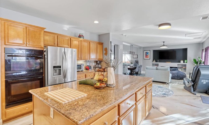Silverado Ranch Maison | Lavender Oasis-Your Retreat from the Vegas Hustle