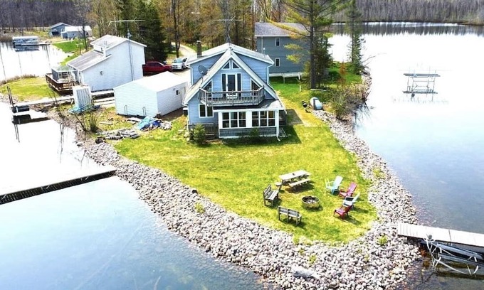 Pickerel Maison | Birch Point Lake House, Arbutus Lake, PickerelWi.