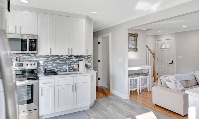 Uniondale Maison | Fully Renovated Family-Sized Home
