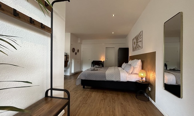 Mahlberg Appartement | Lumiflats: Deluxe Studioapartment mit Terrasse und Garten Nähe Europapark