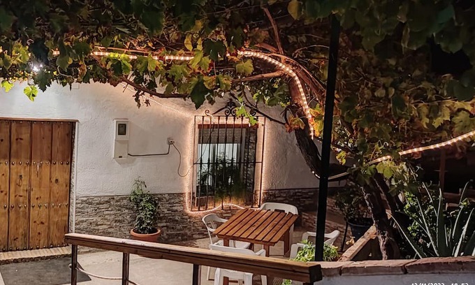Alcaudete Maison | Holiday Home 'Villa Cuartelillos' with Mountain View, Private Pool and Wi-Fi