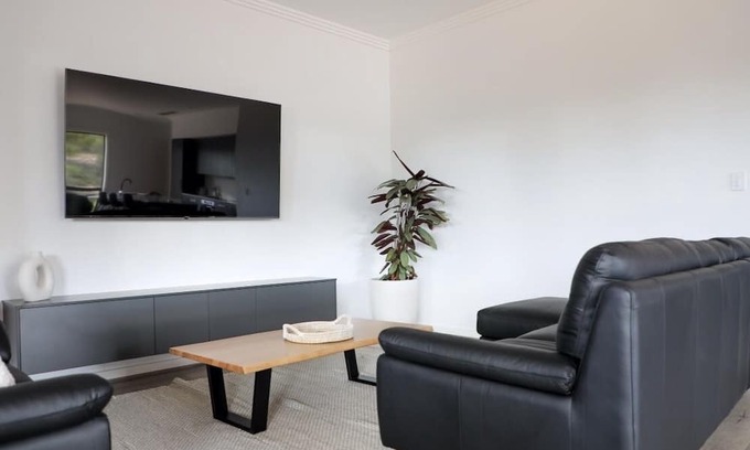 Monash Maison | The River Shack is located on the banks of the Stunning River Murray.