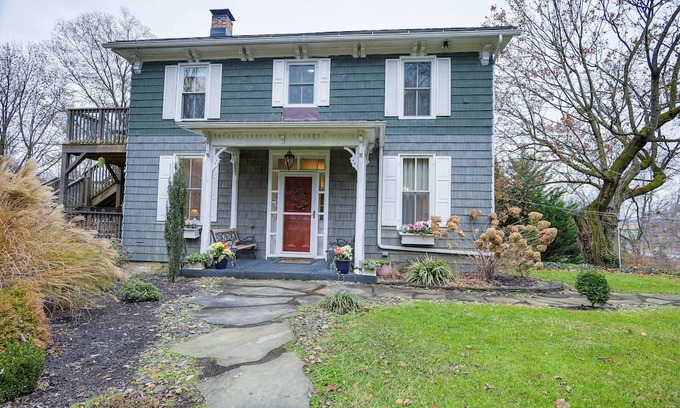 Middletown Maison | Middletown Getaway w/ Fire Pit & Multi-Level Deck!