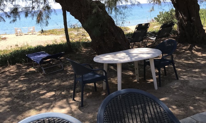 Diasella Cottage | 🌜Slow living. 2 bedroom beach house near picturesque Koroni. Family-friendly!