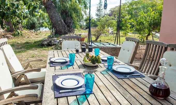 Lakithra Maison | Stylish house with huge garden,sea view, max 10 min drive from 10 beaches & town