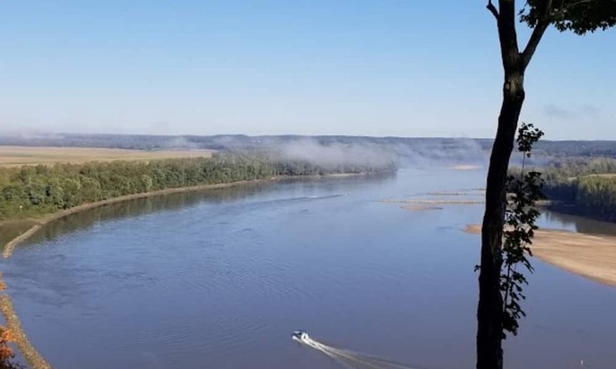 Treloar Lit Et Petit-Déjeuner | Wine Haus: charming cottage with breathtaking views of the Missouri River!!