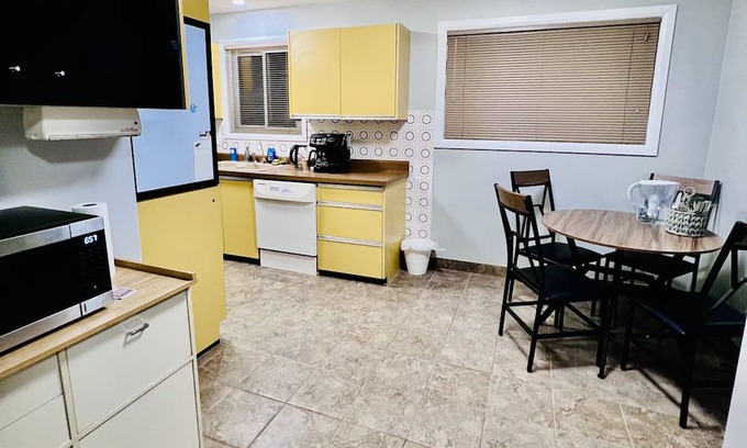 Township of Woolwich Maison | Cozy 3 Bed, 2 Bath, Pet-friendly Full house in Kitchener with all amenities.