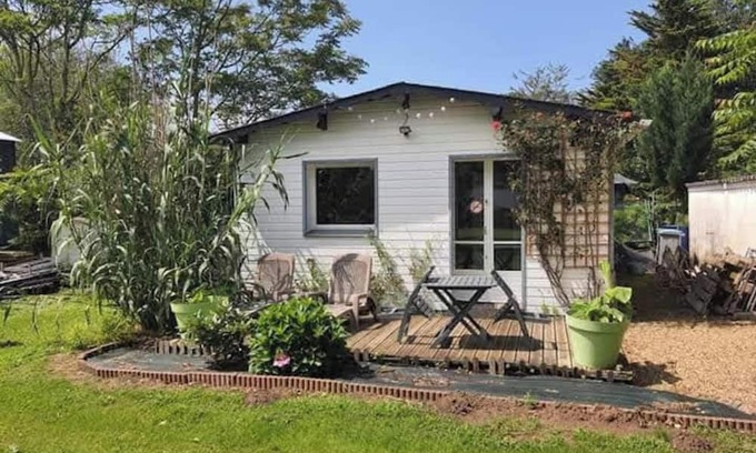 Huille Appartement | Homerez - Beautiful studio for 3 ppl. with garden and terrace at Durtal