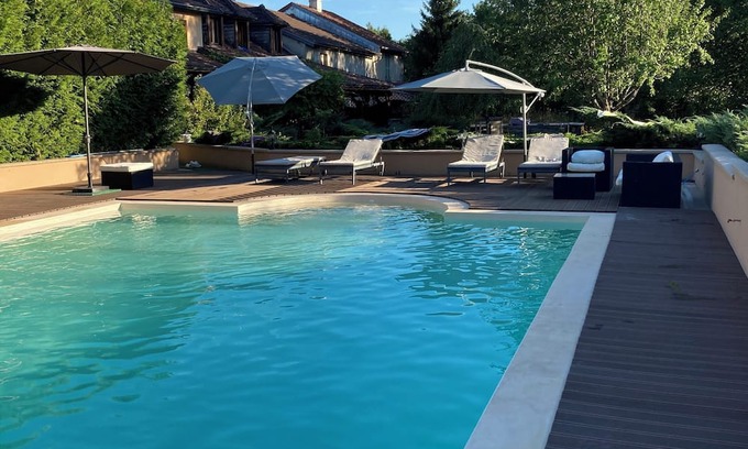 Charcier Lit Et Petit-Déjeuner | Maison de Campagne Avec Grande Terrasse & Piscine Pour Passer un bon Week-end