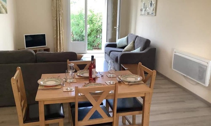 Gondeville Appartement | Gîte Pour 4 Personnes au Milieu du Vignoble Charentais