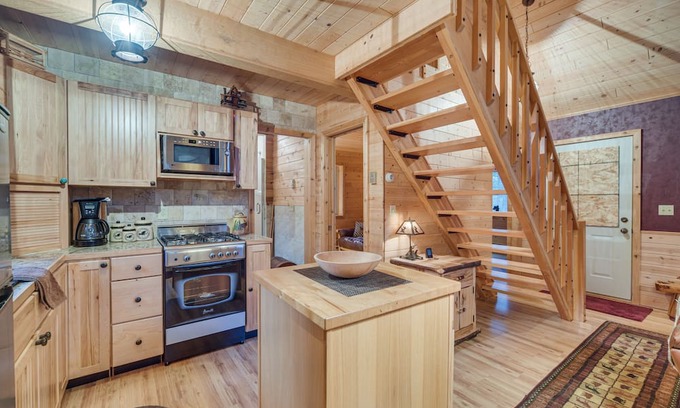 Barnum Cabine | Barnum Cabin on 30 Acres w/ Soo Line Trail Access!