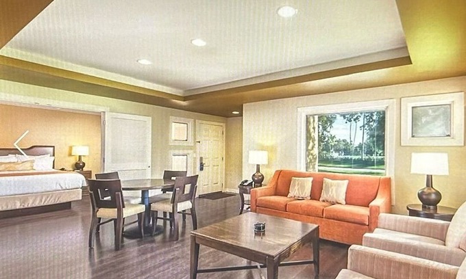Paradise Valley Village Station Balnéaire | One Bedroom Suite in Orange Tree Resort