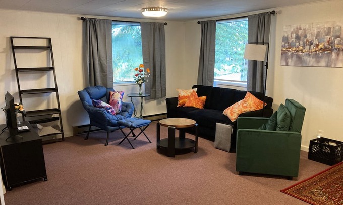 Aberdeen Copropriété | Cosmopolis. Forest Hill 2 BR Get-Away.