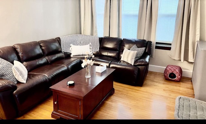 Woonsocket Appartement | Charming New England Four-bed Haven. Pet-Friendly!