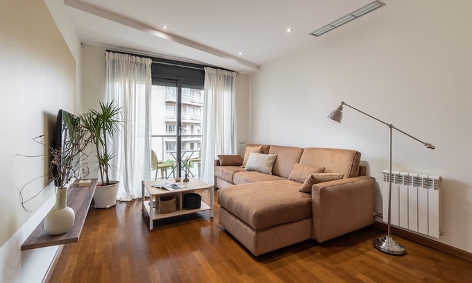 Les Corts Appartement | Exclusive Les Corts 2BR 5.9 Apartment w/Balcony