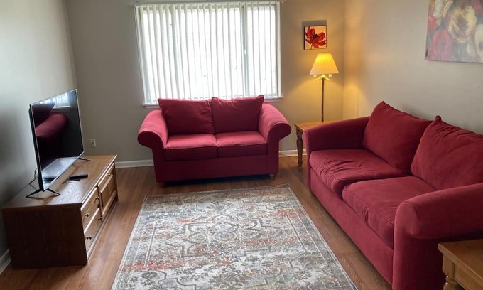 Peoria Copropriété | 2 bedroom condo in secure building with pool.