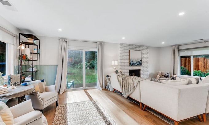 Cleone Maison | Charming house in private location near beach with fireplace & Starlink internet