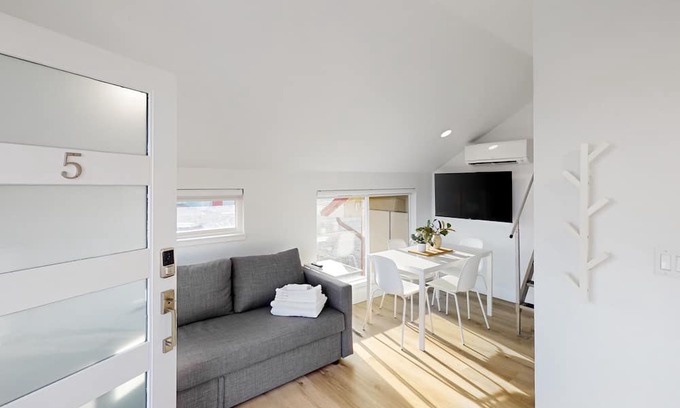 Soap Lake Appartement | Updated retreat with kitchenette, on-site laundry, private patio, & central AC