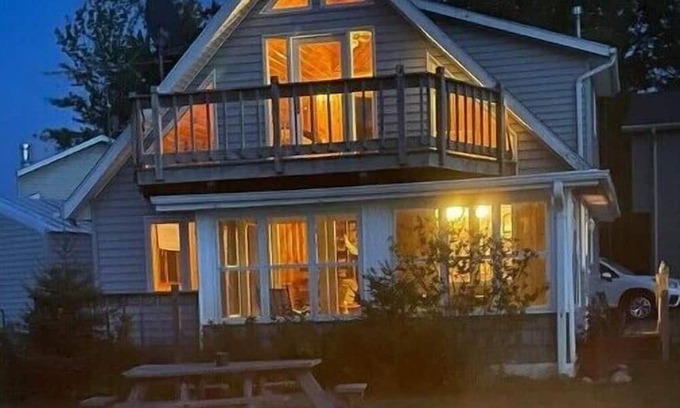 Pickerel Maison | Birch Point Lake House