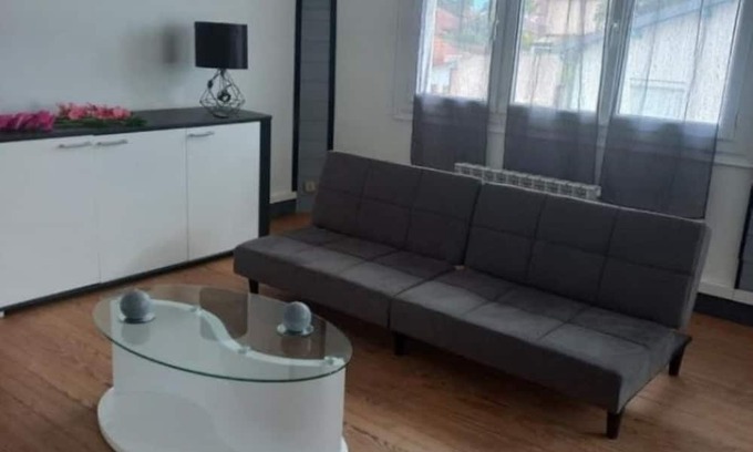 Tarbes Appartement | Apartment 'Evelyne' with Balcony, Wi-Fi and Air Conditioning