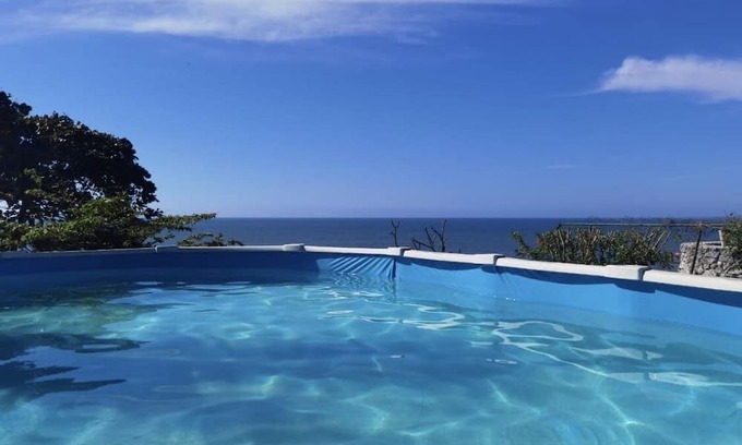 Santa Cruz Chalet De Ski | Chalet Espacioso a Orilla de la Playa ,ideal Para Relajarte con Familia y Amigos