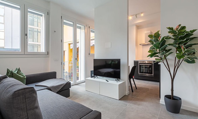 Villa San Giovanni Appartement | [1 min walk from Metro M1] The Modern Suites