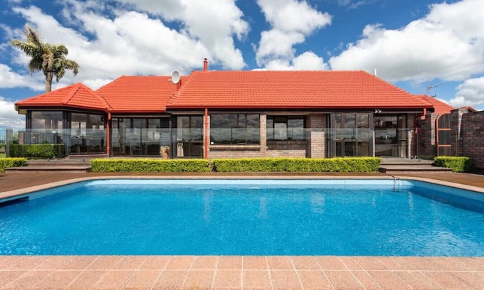 Pyes Pa Maison | Legendary Family Holidays for 12