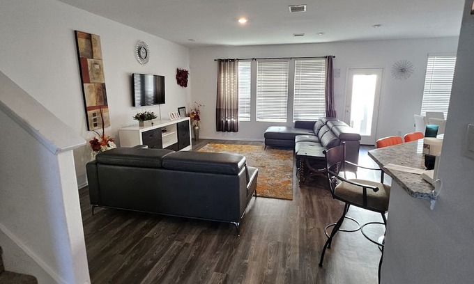 Iowa Colony Maison | A place of rest, spacious and comfortable