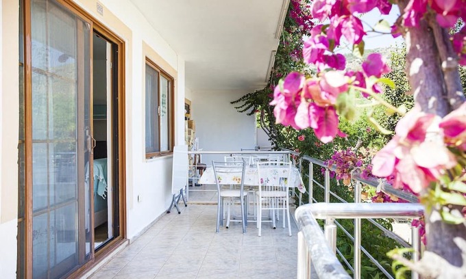 Palamutbuku Appartement | House w Balcony and Garden 1 min to Beach in Datca