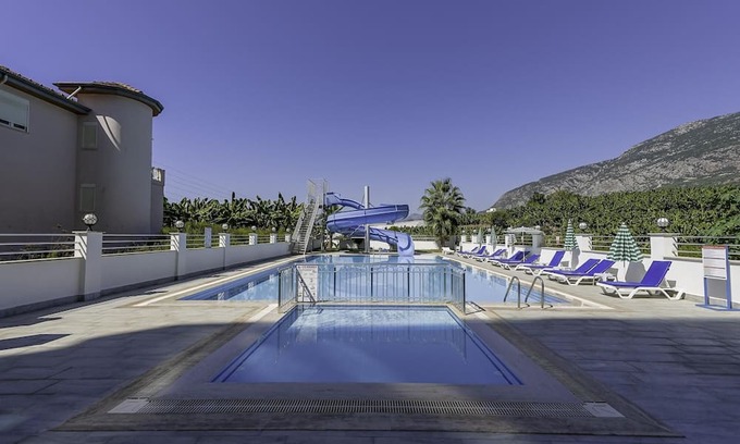 Seki Appartement | Residence w Balcony and Shared Pool 7 min to Coast
