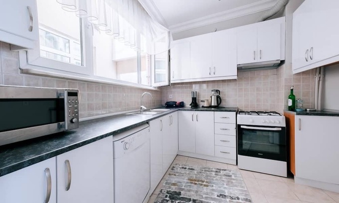 Moda Appartement | Flat w Balcony 3 min to Moda, 7 min to Bull Statue