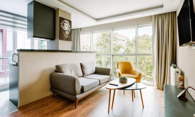 Yakuplu Appartement | Chic, Modern Flat Near Torium Mall in Beylikduzu