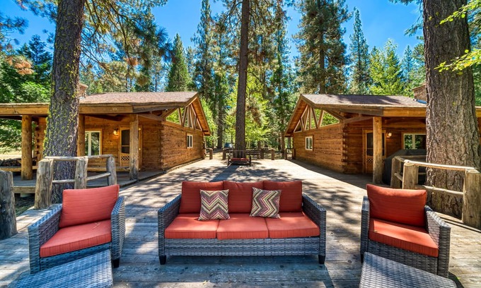 Sloat Maison | 5 Private Dwellings at The Lost Sierra Ranch w Fishing Ponds & 1 Mile Riverfront