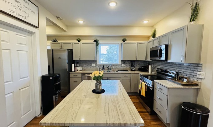 Roselawn Finance Maison | Big house newly remodel from top to bottom