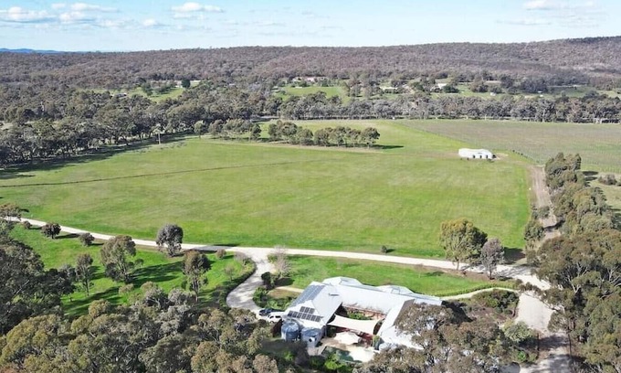 Heathcote Autre | Bring everyone together in this Heathcote Homestead with pool & vineyard.