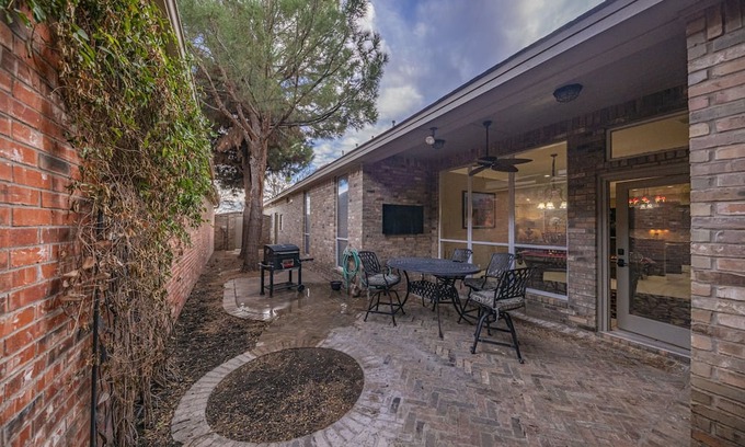 Midland Maison | Right At Home-Midland Chateau with sequestered loft and Billiards
