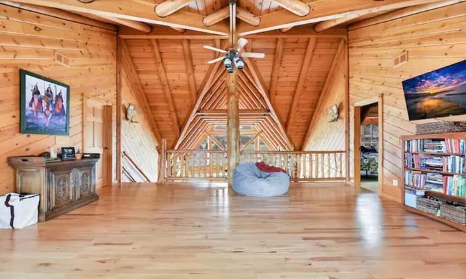 Decker Cabine | The Amazing Wolf Lodge