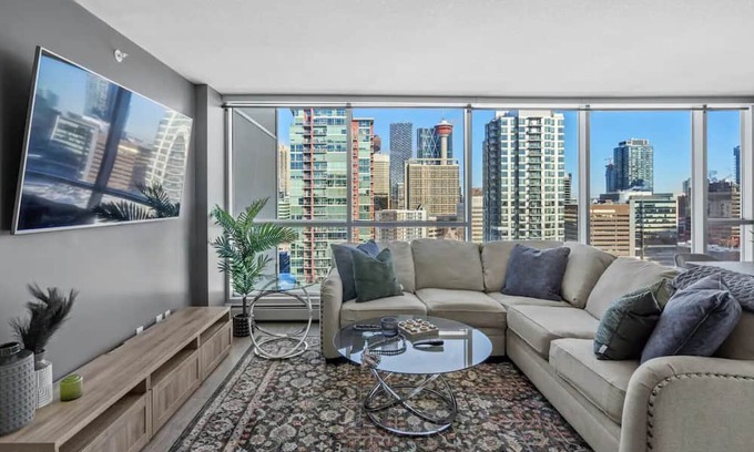 Beltline Appartement | King Bed , VIP 2 Bedroom, Walk to Saddledome , UG Stall , AC, Mins to Saddledome