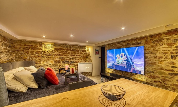 Boucle - Gros Caillou Appartement | The Cinema Room - Vivez une Expérience Unique !