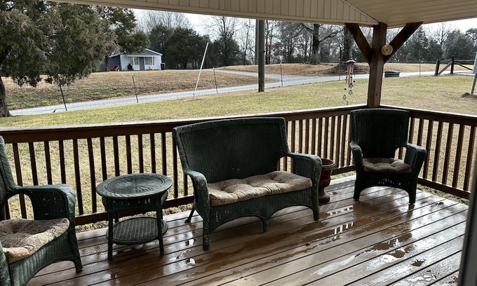 Mc Dougal Autre | Country View Escapes located in Piggott Arkansas 72454 Cozy, relaxing atmosphere