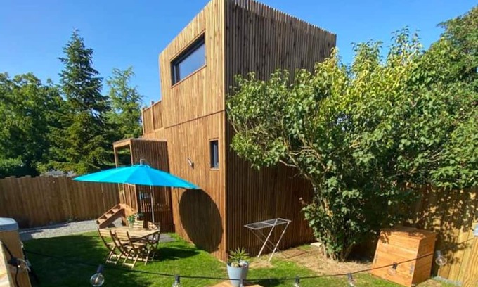 Plassay Maison | Homerez - House for 4 ppl. with jacuzzi, garden, terrace and balcony at Plassay