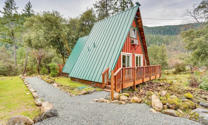 Trinity Village Cabine | Secluded Village Gem w/ Deck, Trinity River Access
