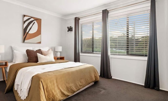 Elermore Vale Maison | Aries Abode - 3 Bedroom Newcastle Boutique Accomodation