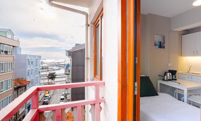Bakırkoy Appartement | Studio with a Sea View Balcony in Bakirkoy