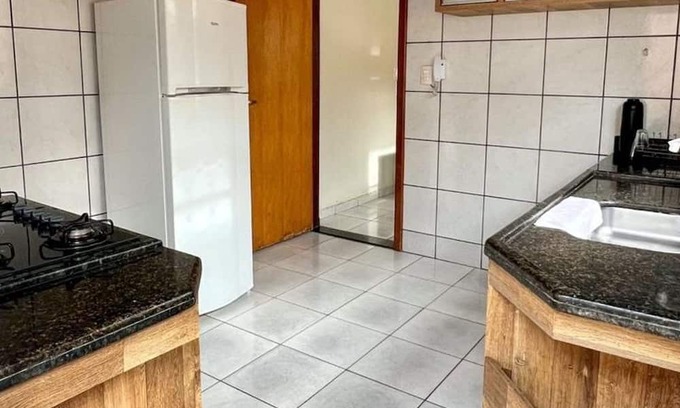 Granada Maison | Casa Confortável , Ampla , Segura, 4 Quartos, 3 Banheiros