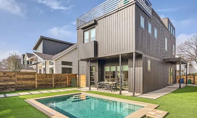 Chestnut Maison | New! 4 BDRM w/POOL Mins To DT